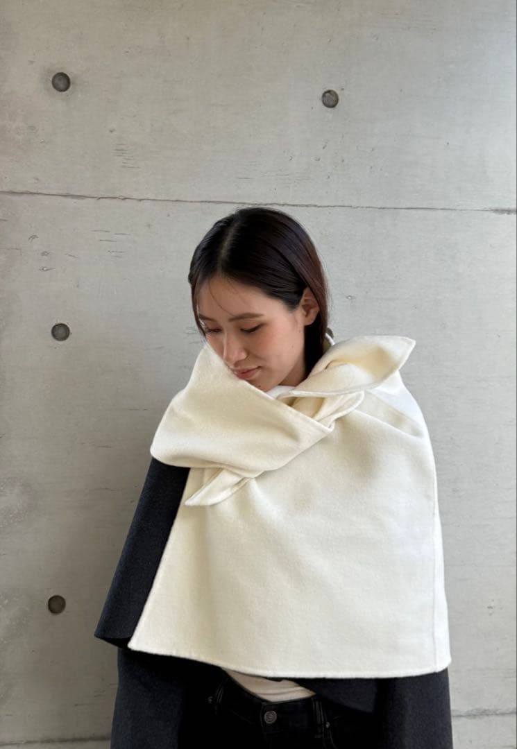 完売　デコルテアクセサリー　ホワイト リバーウールストール