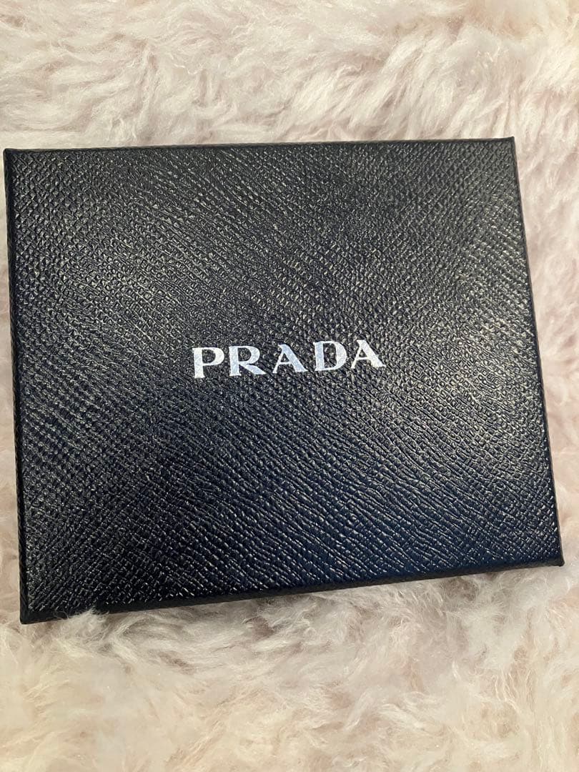 PRADA ブラックナイロン 二つ折り財布