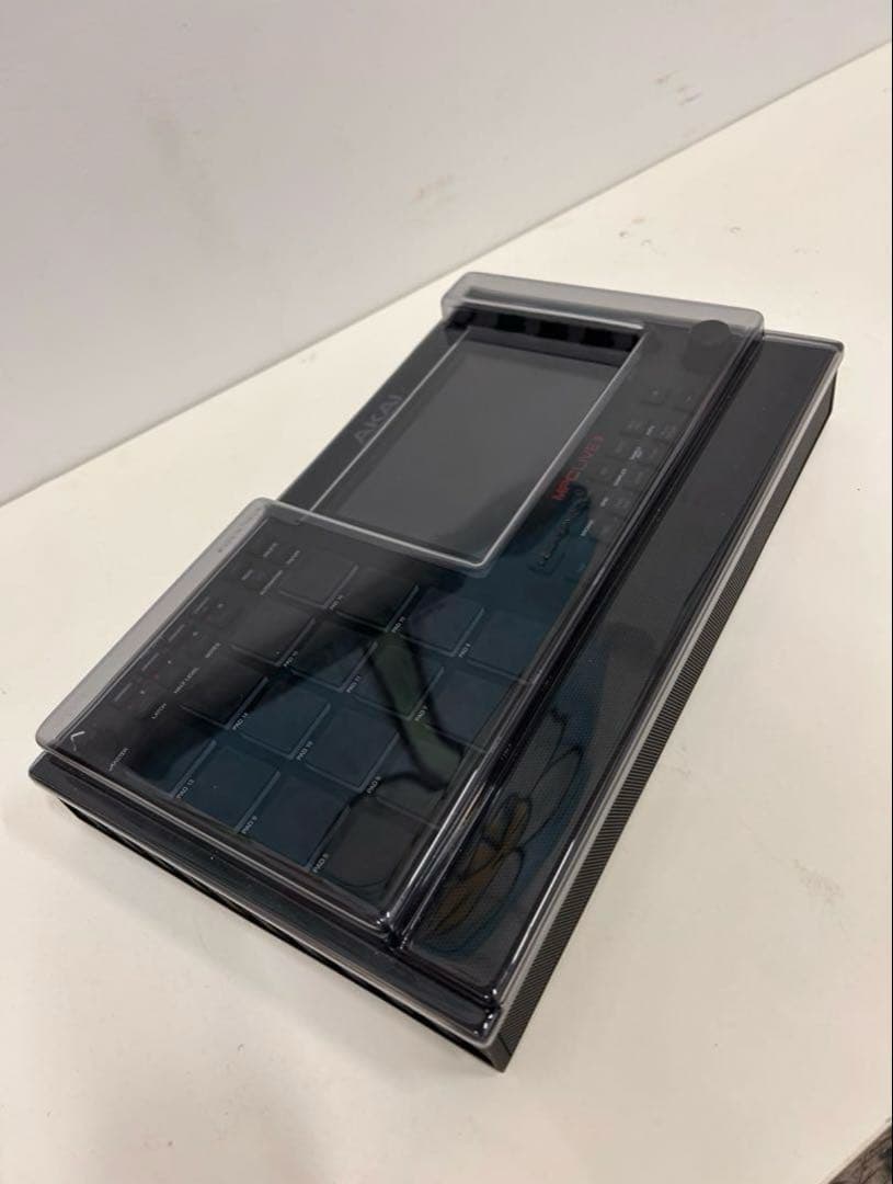 AKAI MPC Live2 ハードカバー付き