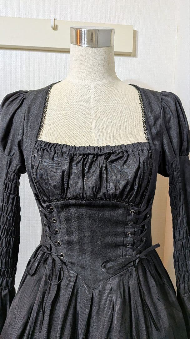 ★BPN★フロント編み上げバッスルシルエットゴシックロングワンピース★レア