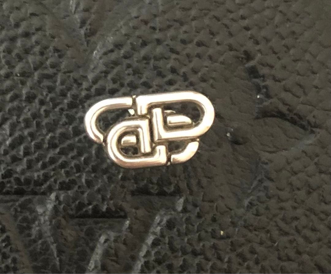 いぶ　　　BALENCIAGA ピアス片耳