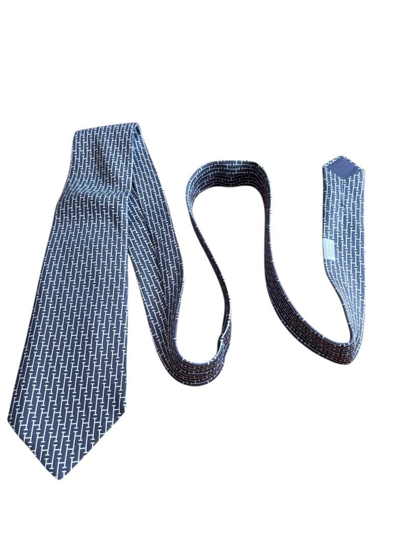 【未使用】HERMES（エルメス）ネクタイ　H柄　ネイビー系　箱つき