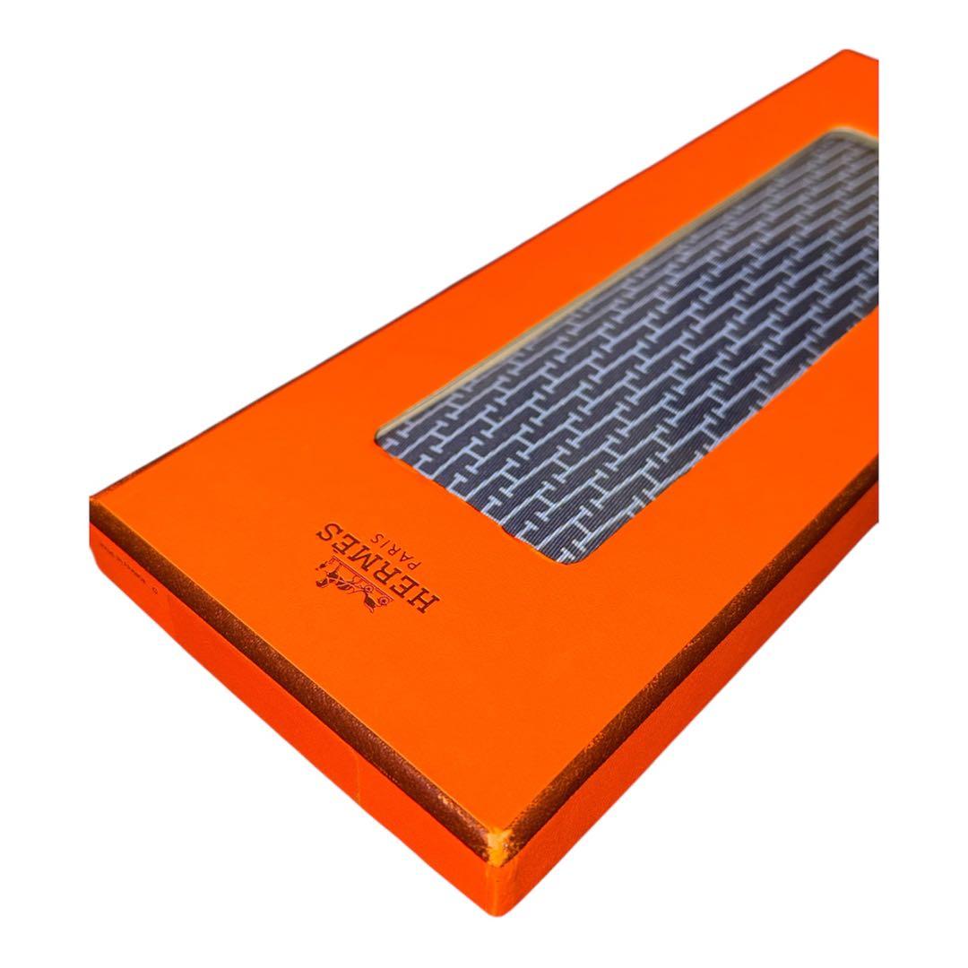 【未使用】HERMES（エルメス）ネクタイ　H柄　ネイビー系　箱つき