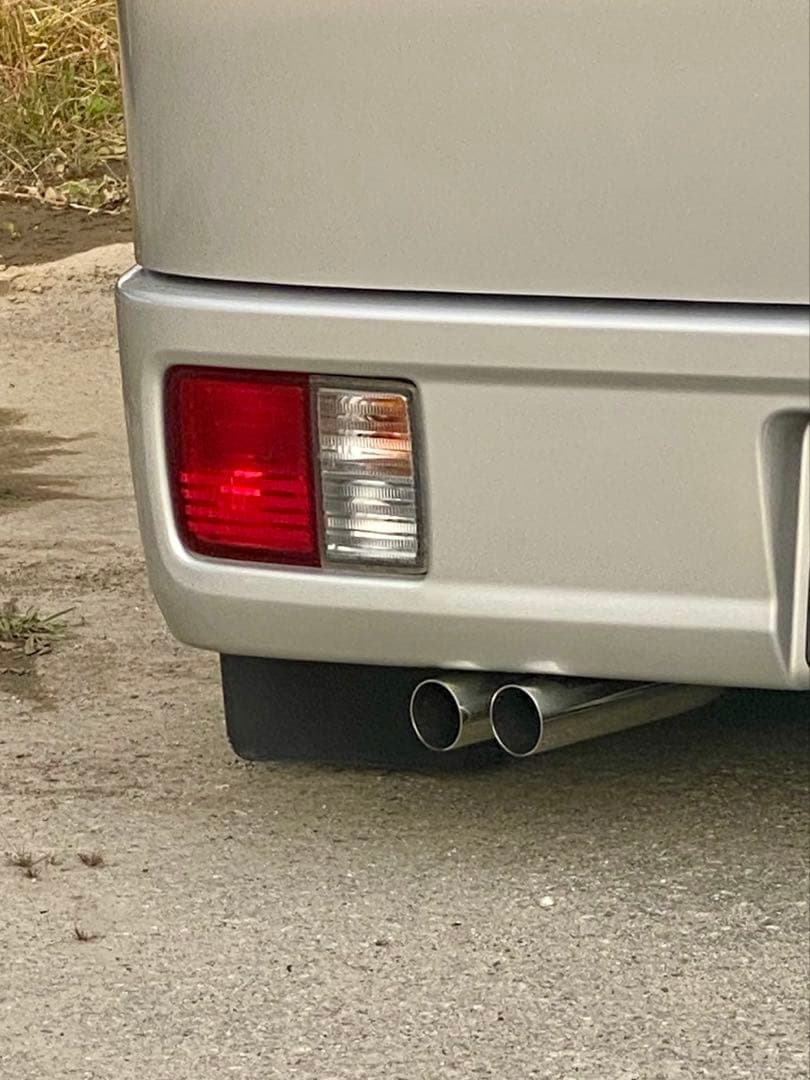 エブリィ　DA17v 社外斜め二本出　マフラー