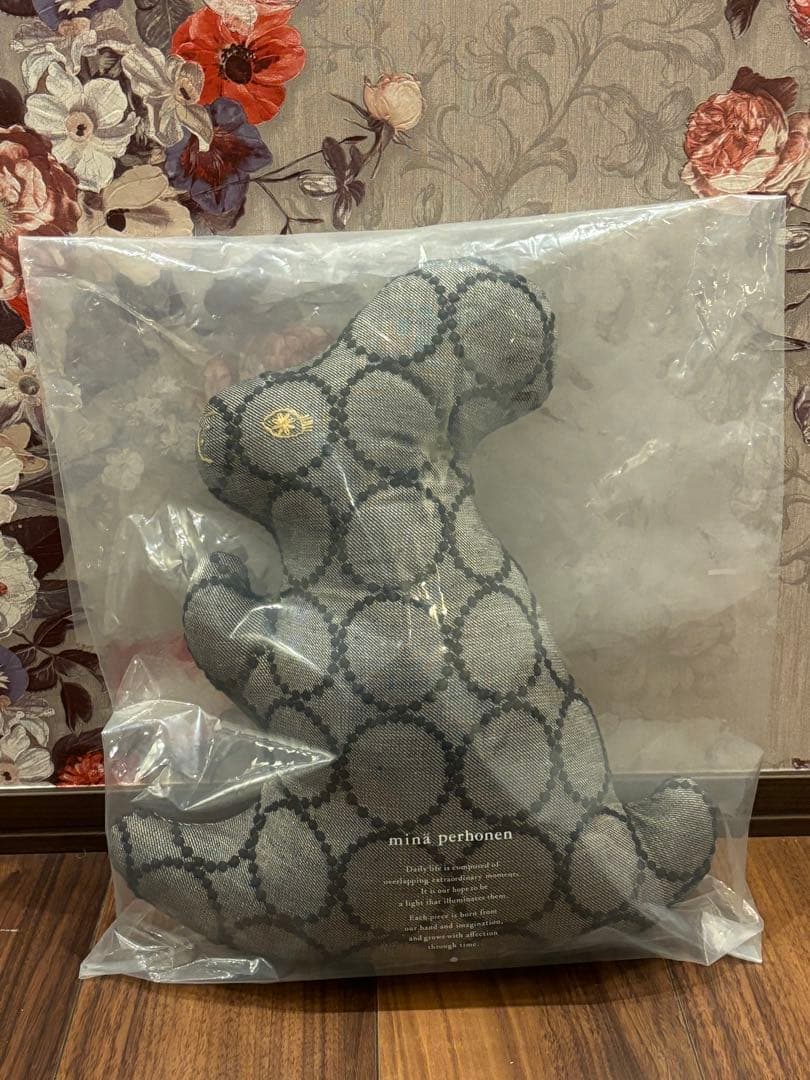 ポアロ 新品未使用 ミナペルホネン クッション tambourine 黒