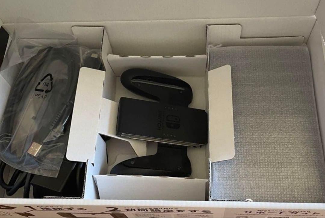 Nintendo Switch 本体 グレー　純正キャリングケース付き　美品