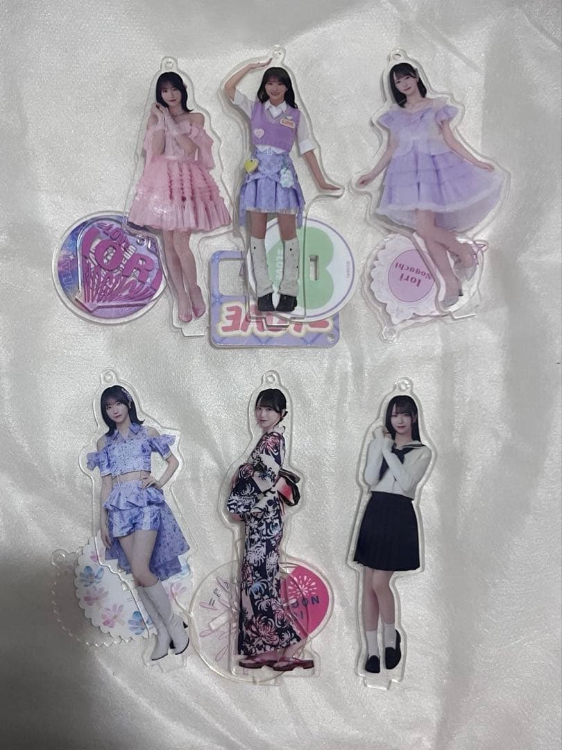 = LOVE 野口衣織 アクリルスタンド