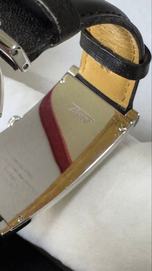 TISSOTバナナ腕時計: クォーツ