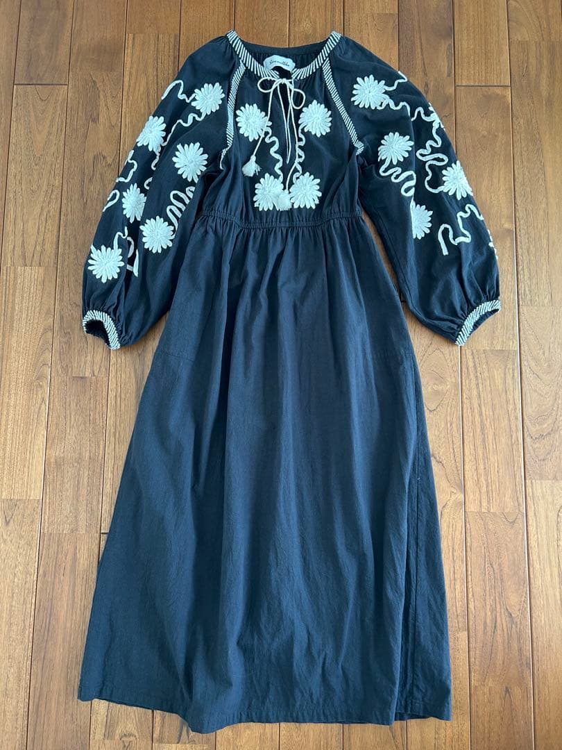 【Sara millika サラマリカ】刺繍ワンピース ブラック