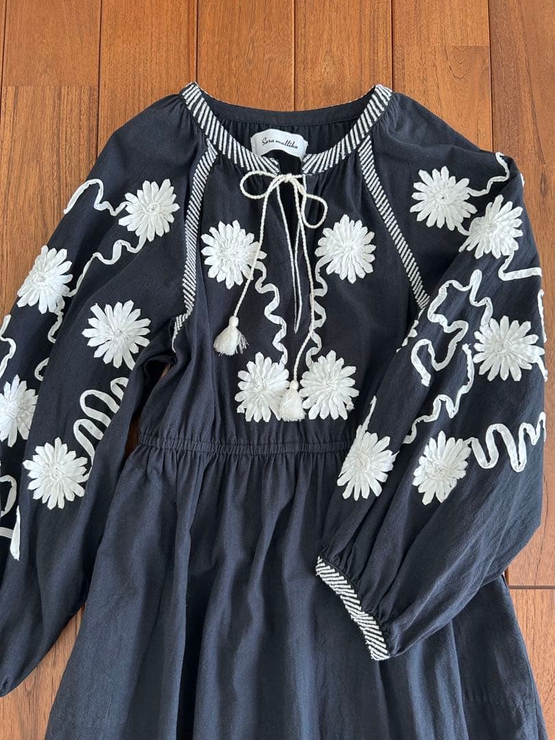 【Sara millika サラマリカ】刺繍ワンピース ブラック
