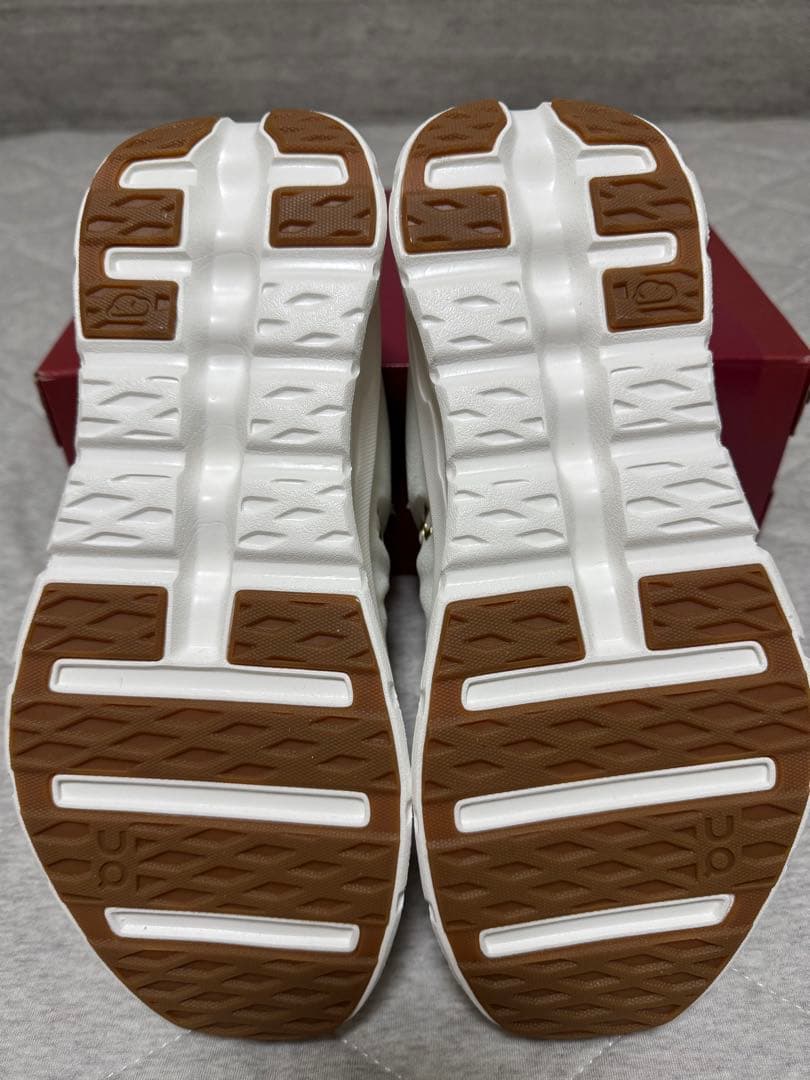 あーちん。Cloudtilt 巳年限定カラー　ホワイト/レッド26.5cm