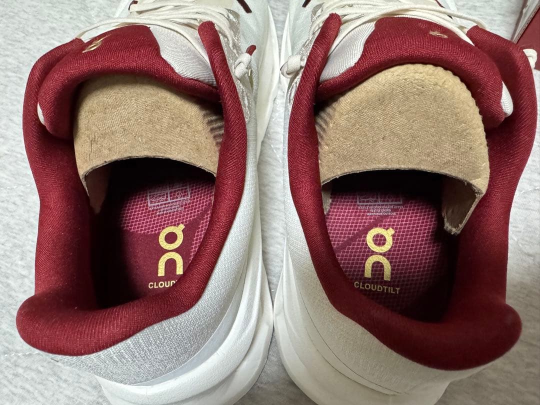 あーちん。Cloudtilt 巳年限定カラー　ホワイト/レッド26.5cm