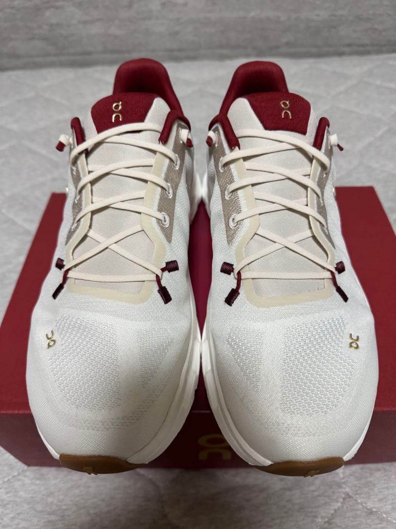 あーちん。Cloudtilt 巳年限定カラー　ホワイト/レッド26.5cm