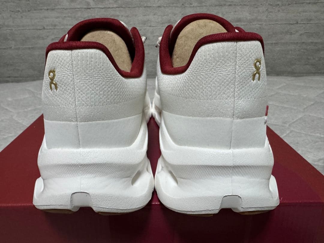 あーちん。Cloudtilt 巳年限定カラー　ホワイト/レッド26.5cm