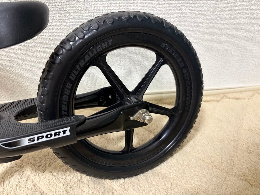 ストライダー ブラック 12インチ スポーツモデル 本体 ブラック 日本正規品