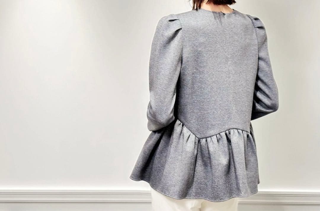 エムプルミエ　ダンボールニットペプラムカットソー