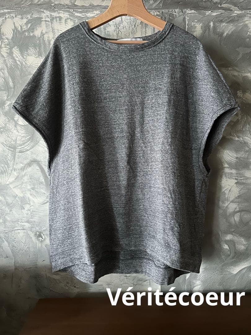 VéritécoeurヴェリテクールVCC-387ノースリーブプルオーバー未使用