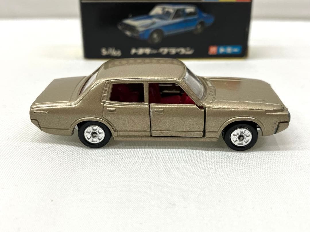 トミカ トヨタ ニュー クラウン No.32 黒箱 ゴールド