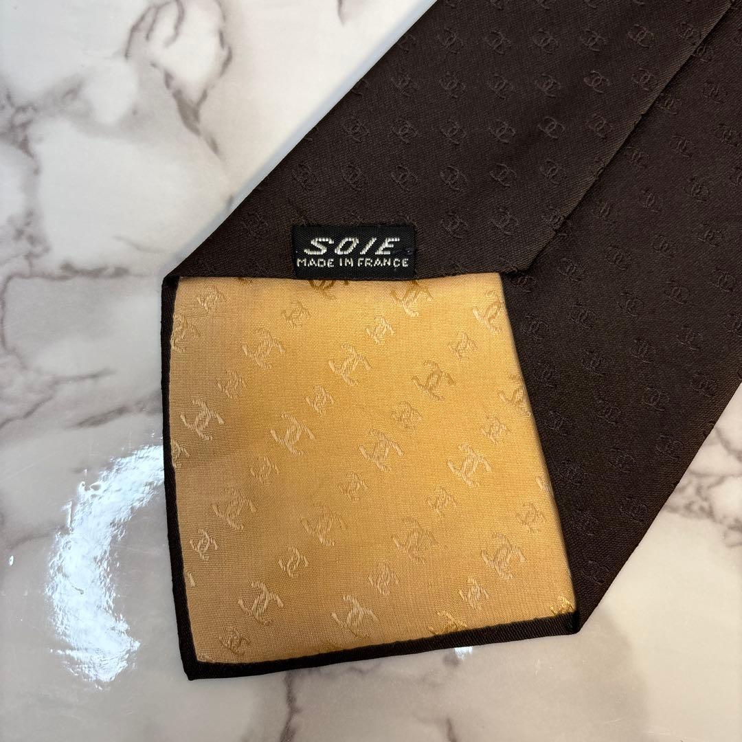 CHANEL ネクタイ　ダークブラウン　総柄　ワンポイント　ゴールド　ココマーク