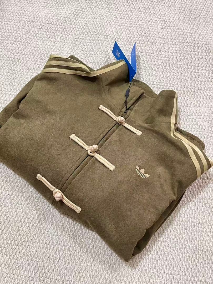 adidas オリーブジャージ