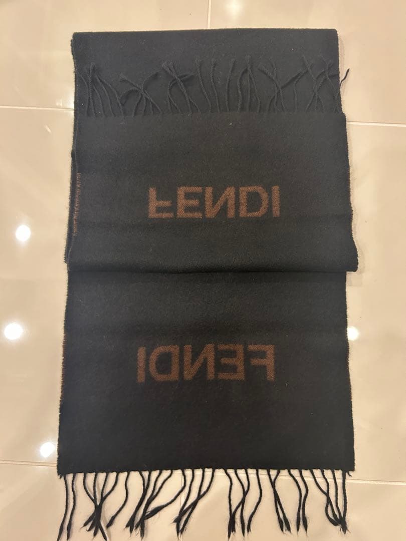 FENDI ブラック マフラー ウール製