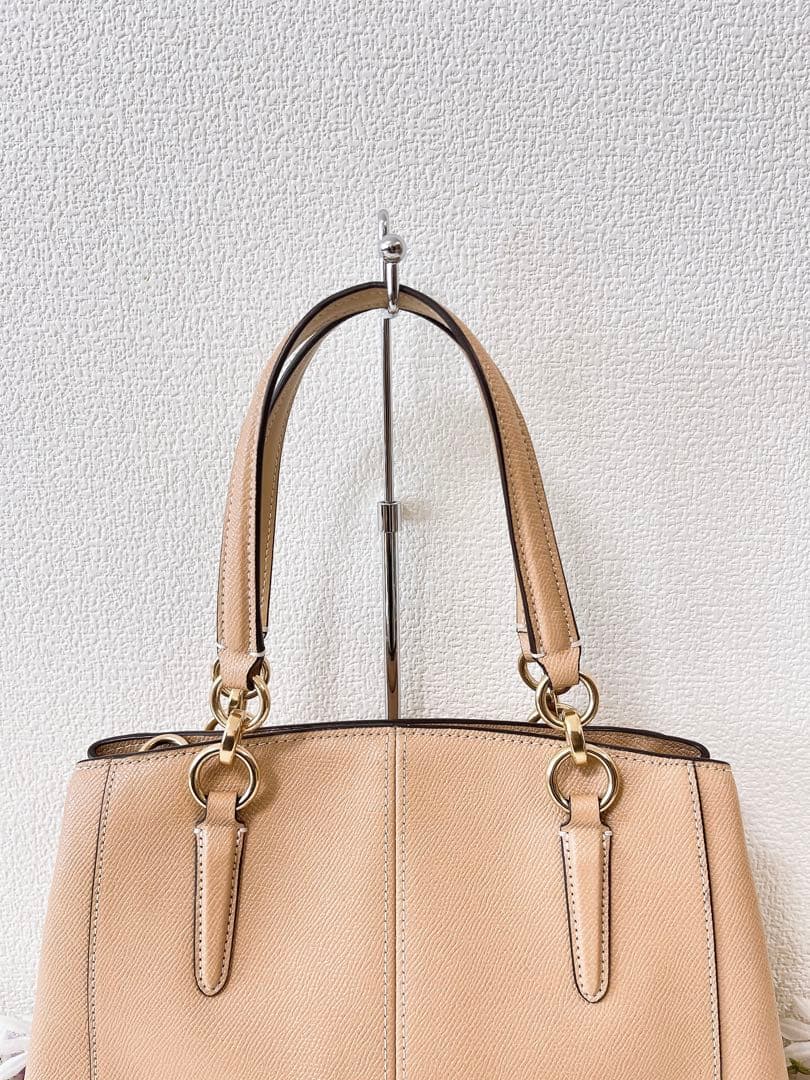 【美品】コーチ ショルダーバッグ 2WAY ハンドバッグ ベージュ系 チャーム付
