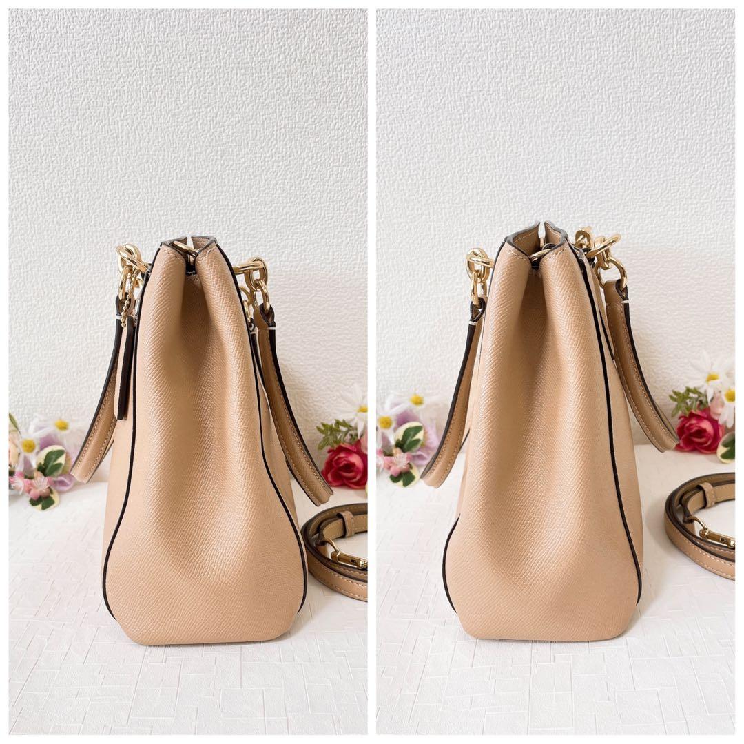 【美品】コーチ ショルダーバッグ 2WAY ハンドバッグ ベージュ系 チャーム付