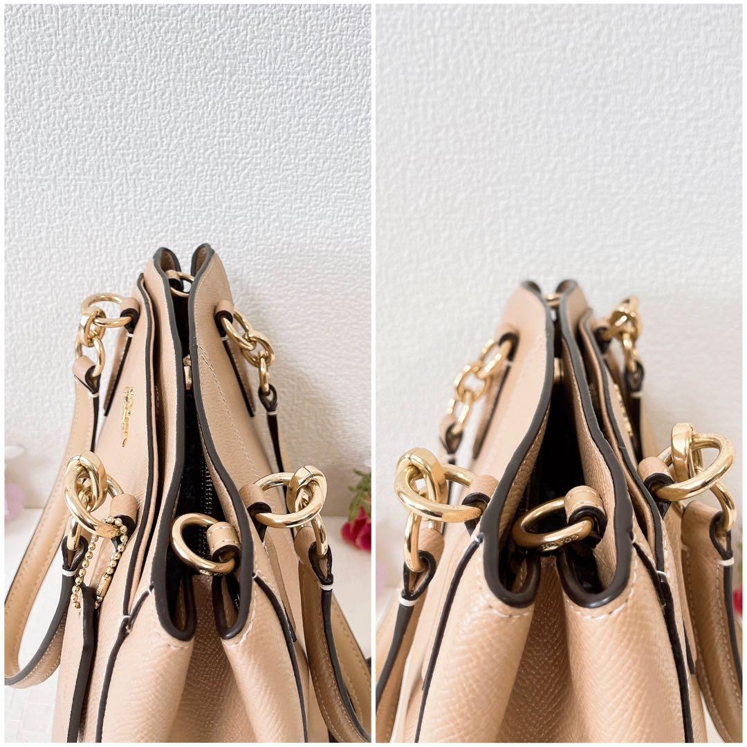 【美品】コーチ ショルダーバッグ 2WAY ハンドバッグ ベージュ系 チャーム付
