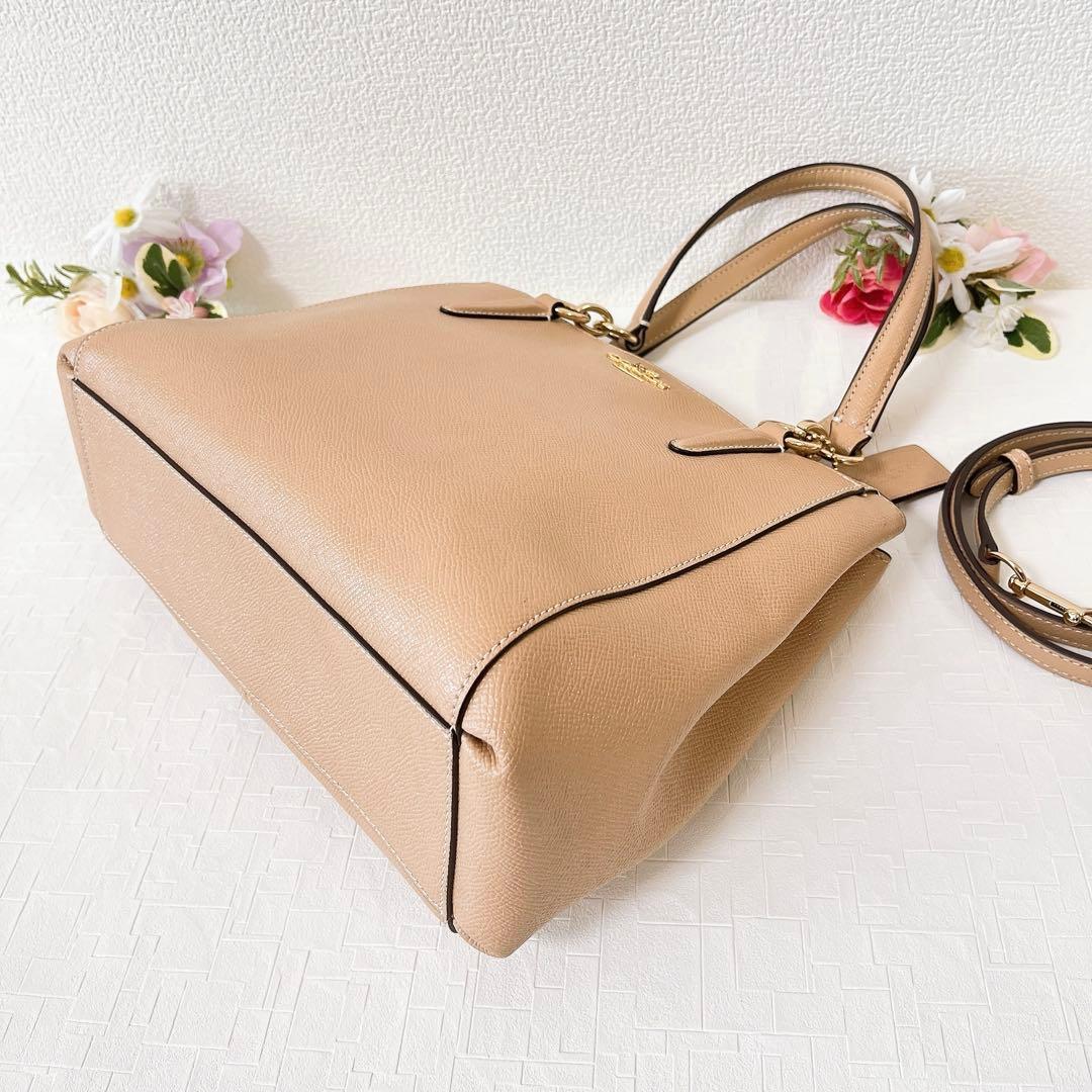 【美品】コーチ ショルダーバッグ 2WAY ハンドバッグ ベージュ系 チャーム付