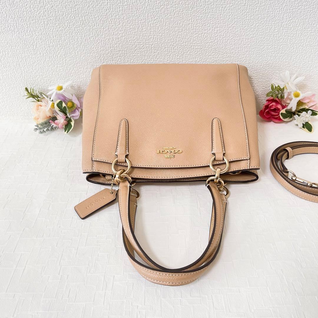 【美品】コーチ ショルダーバッグ 2WAY ハンドバッグ ベージュ系 チャーム付