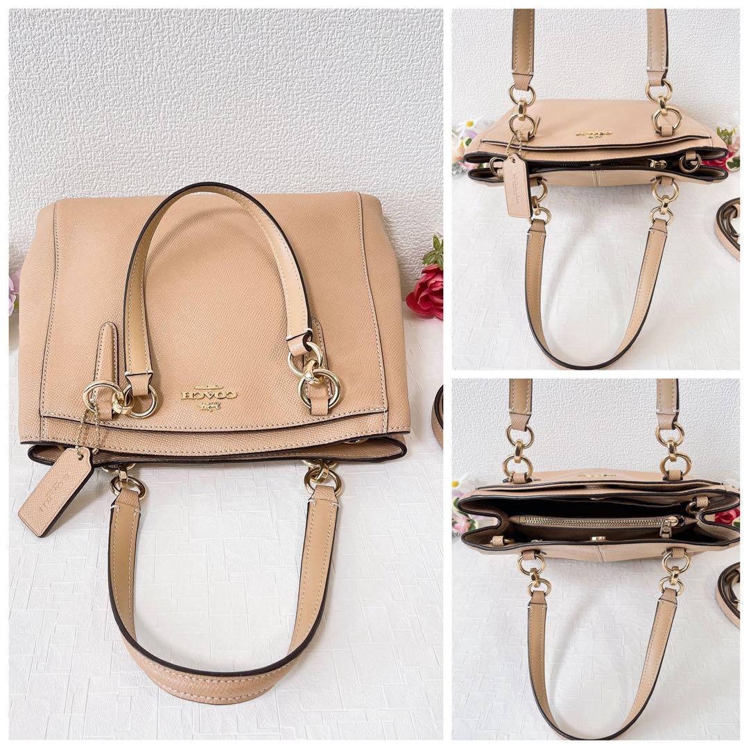 【美品】コーチ ショルダーバッグ 2WAY ハンドバッグ ベージュ系 チャーム付