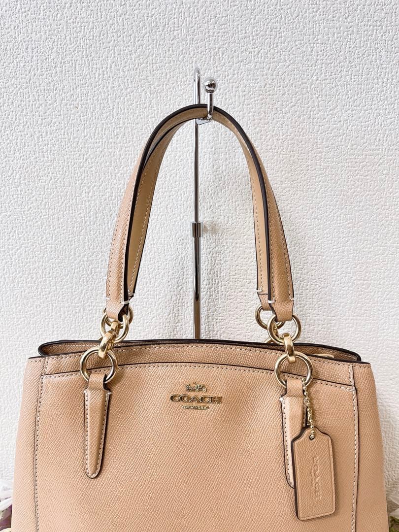【美品】コーチ ショルダーバッグ 2WAY ハンドバッグ ベージュ系 チャーム付