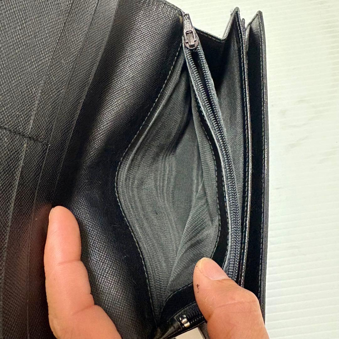 ユ*ー様 PRADA ブラック ナイロン 二つ折り財布