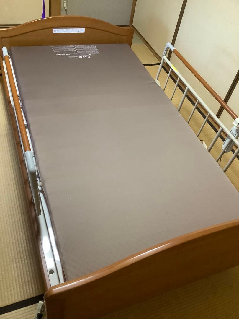 NO.588 PARAMOUNT BED／電動3モーター／マットレス付／シングル