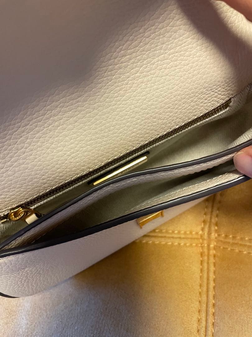 Tory Burch ホワイトレザーショルダーバッグ