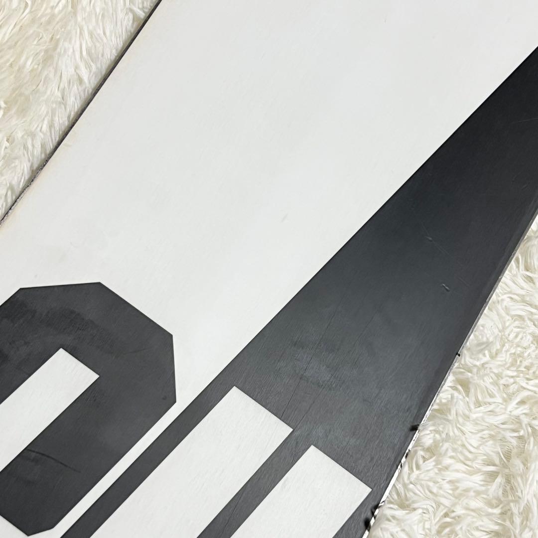 011 ZERO ONE ONE Artistic 156cm スノーボード