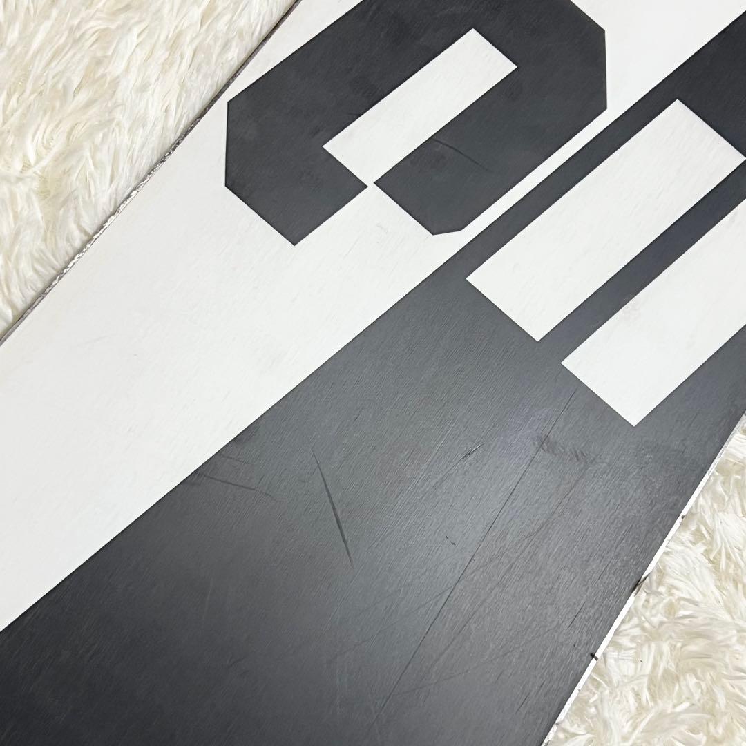 011 ZERO ONE ONE Artistic 156cm スノーボード