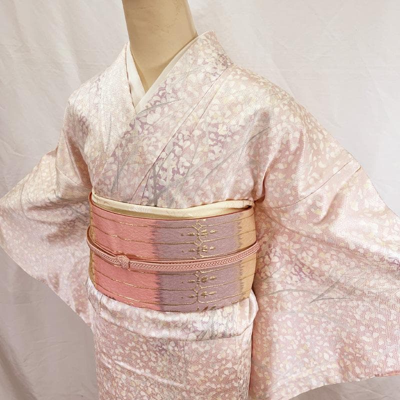 601mk47△小紋 菱 花弁 葉 淡い桃色 正絹△美品