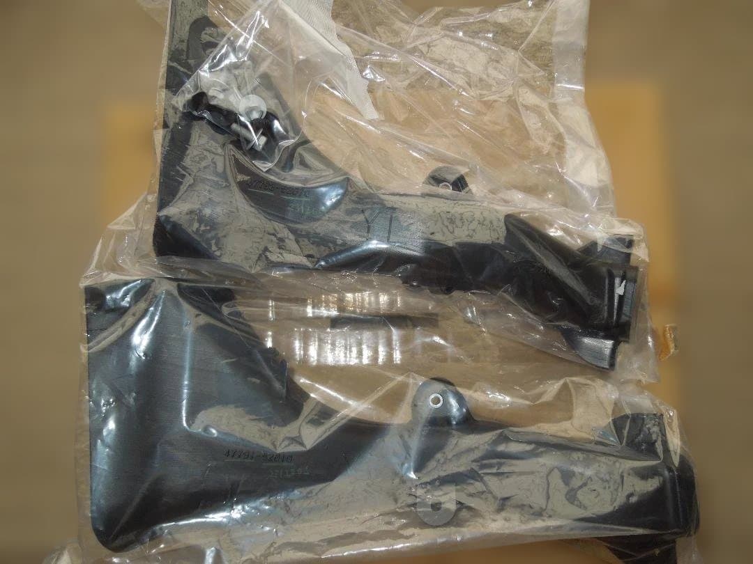 トヨタ純正品 未使用 GRヤリス GEN1 ブレーキダクト 左右セット ネジ付