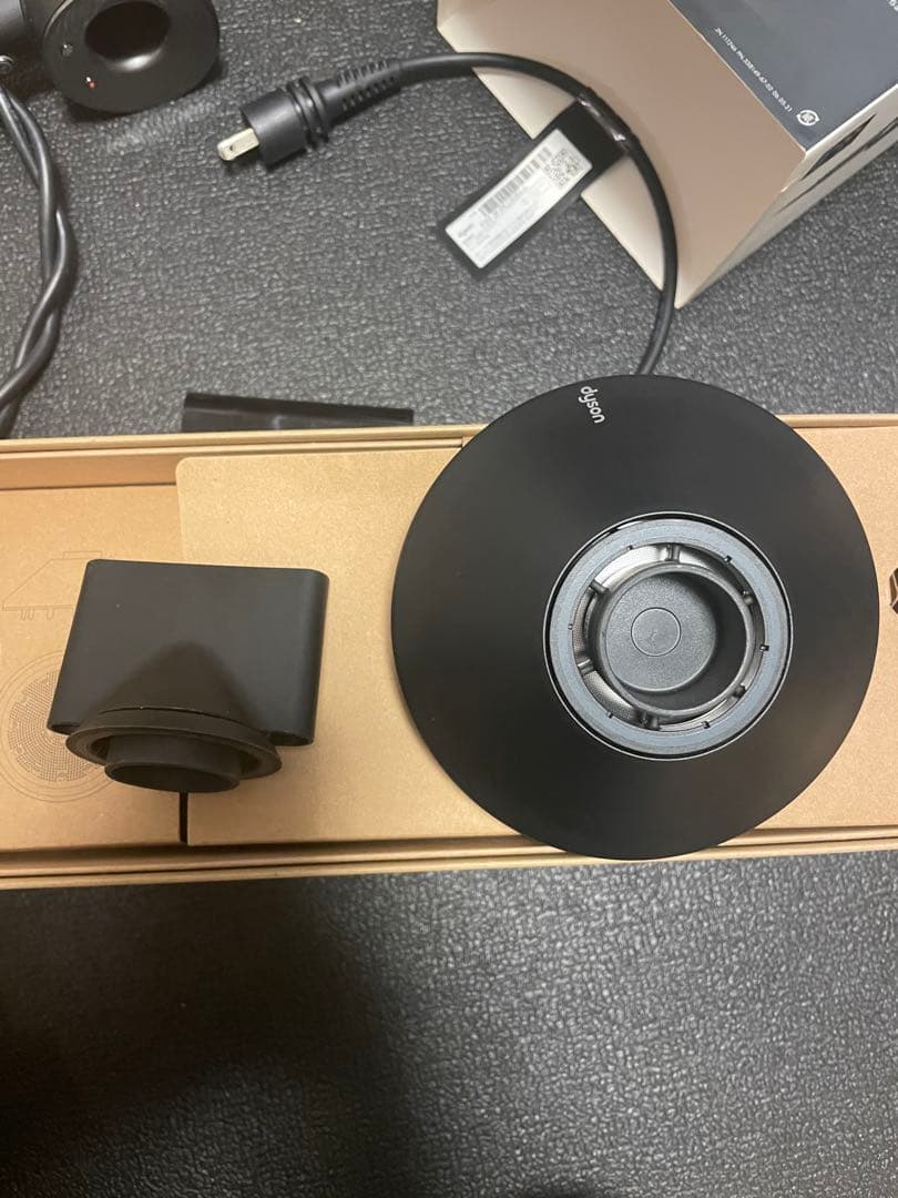 mochiko様Dysonドライヤーブラック本体とアタッチメント箱購入時の付属品