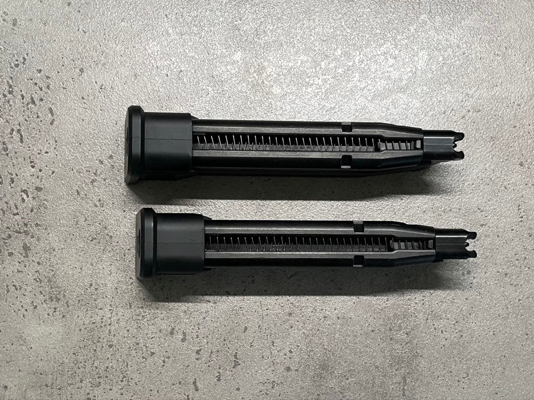 東京マルイ P320（ガスブローバック）　純正ロングマガジン2本付属