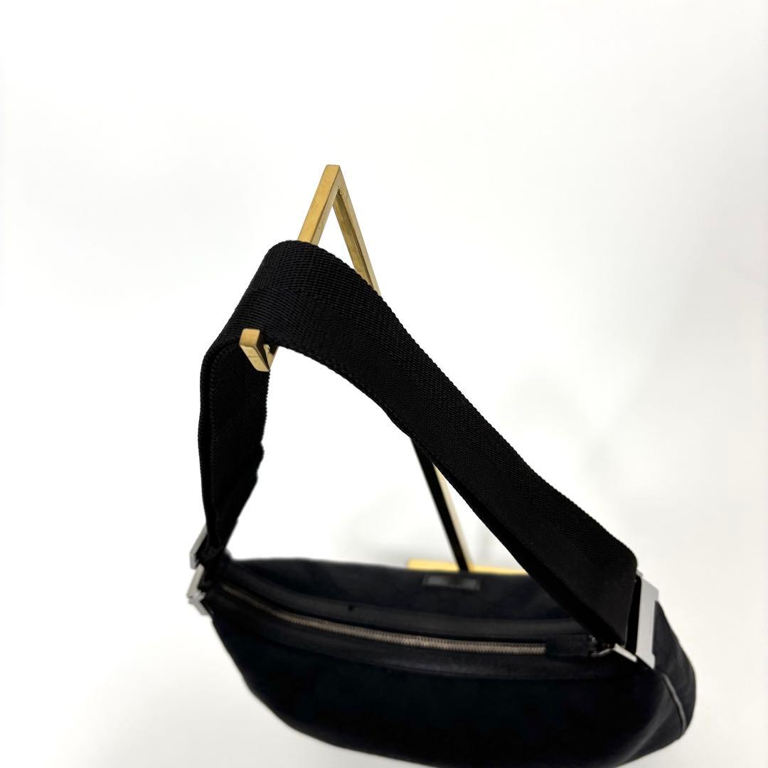 GUCCI グッチ GGキャンバス ハーフムーン ワンショルダーバッグ 黒