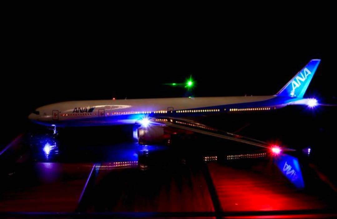 旅客機プラモデル ANA B777-300ER 【スタンド付】
