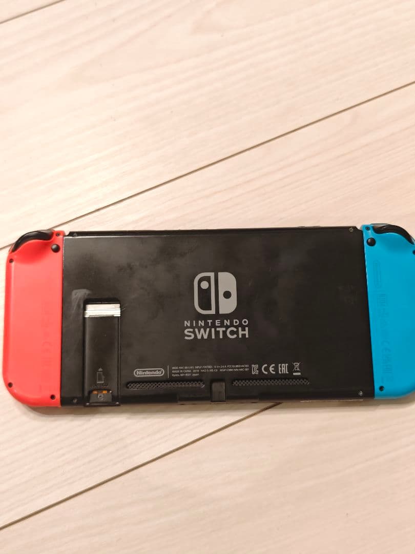 Nintendo Switch 本体 青と赤のJoy-Con付き
