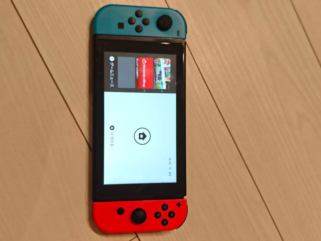 Nintendo Switch 本体 青と赤のJoy-Con付き