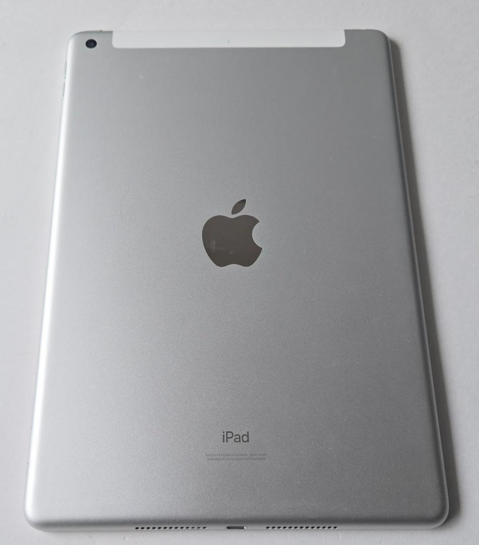 美品★iPad 第8世代 32GB SIMフリー シルバー★バッテリー95％