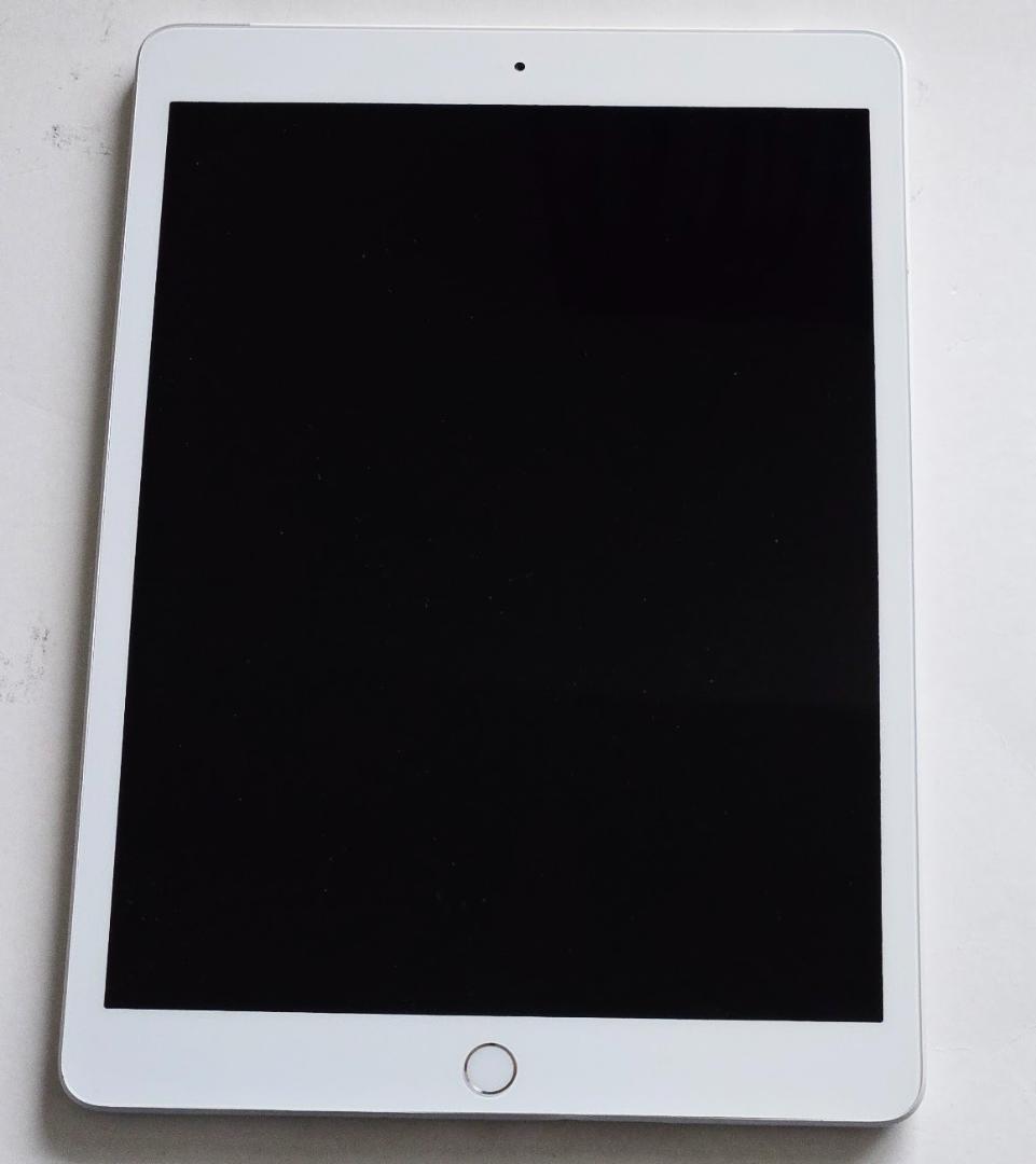 美品★iPad 第8世代 32GB SIMフリー シルバー★バッテリー95％