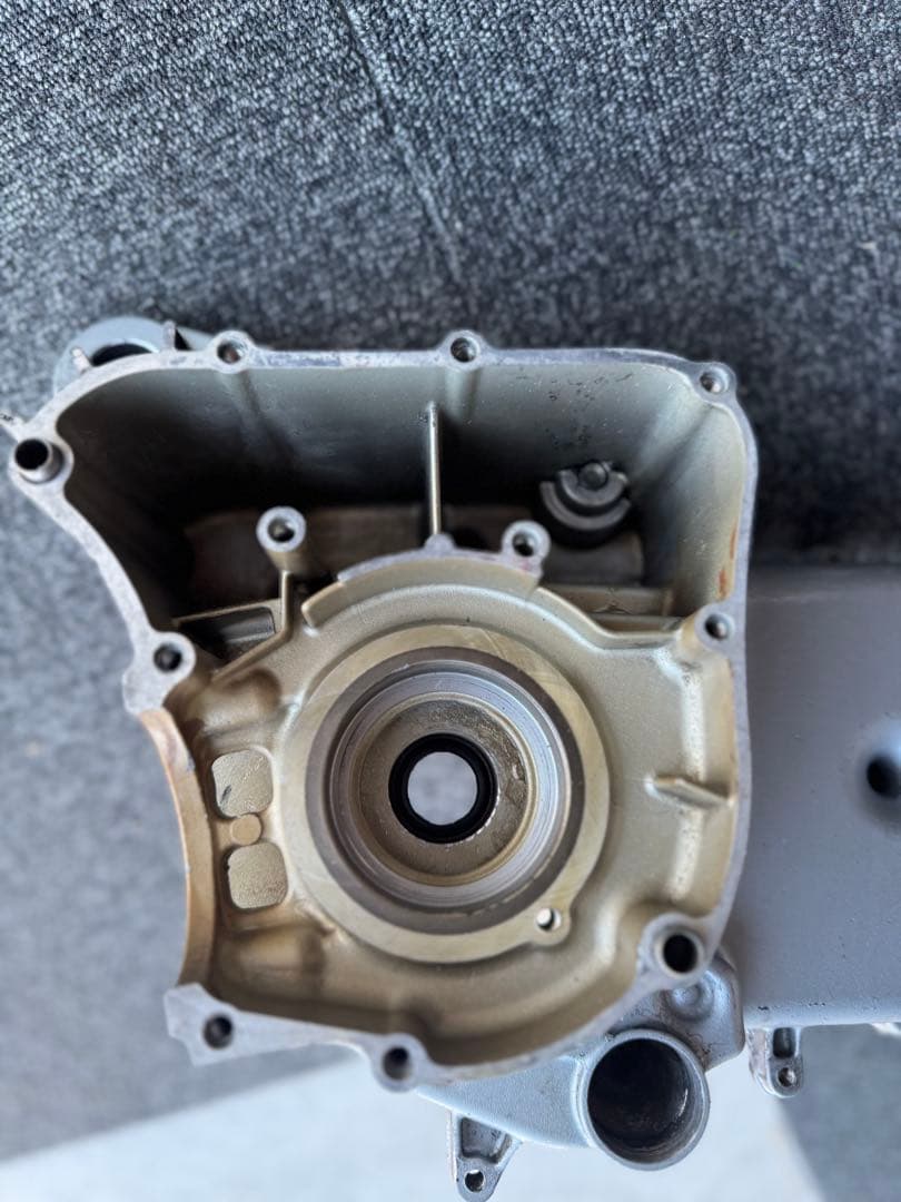 シグナス　4型5型エンジンクランクケース