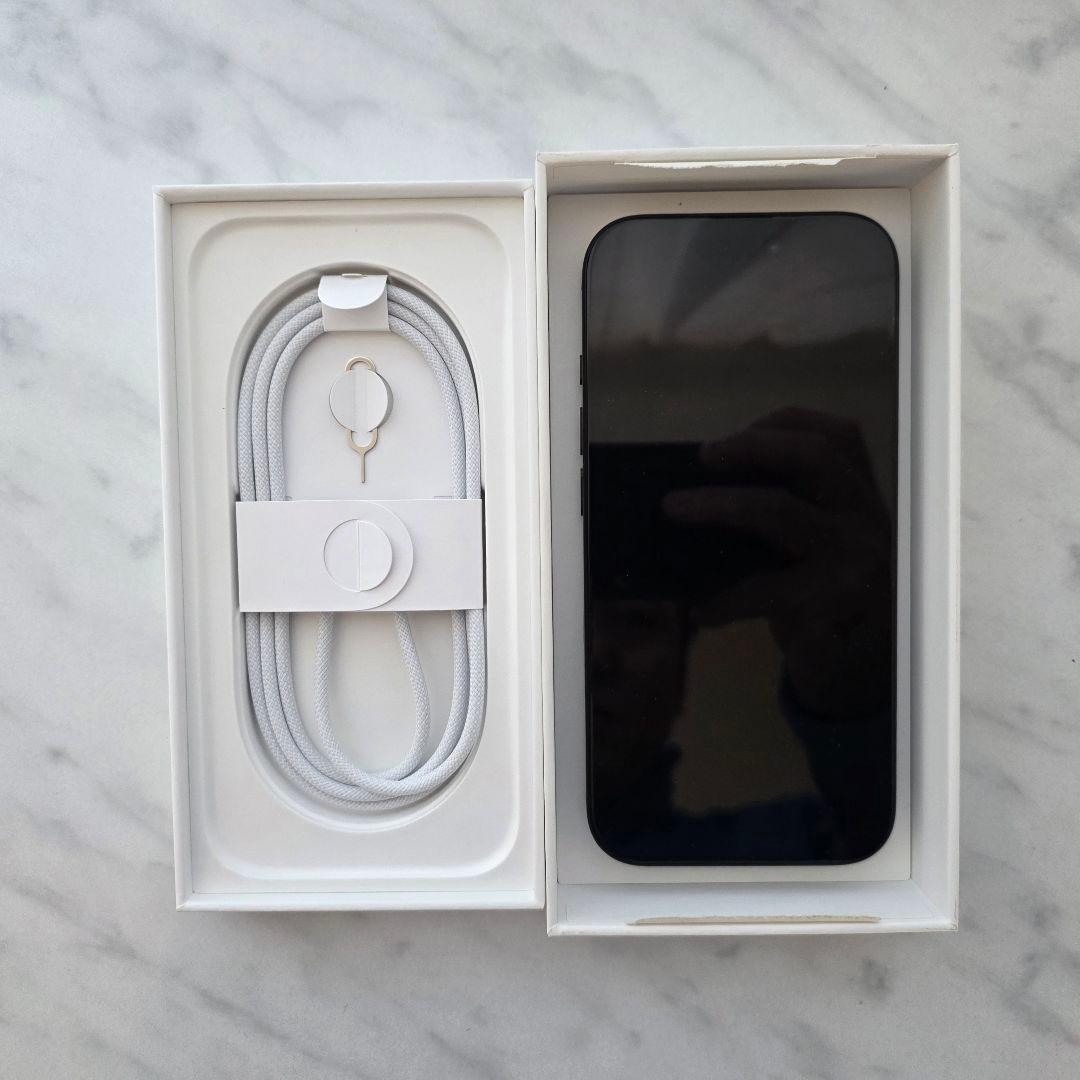 【超美品】iPhone 16Pro 256GB SIMフリー ブラックチタニウム