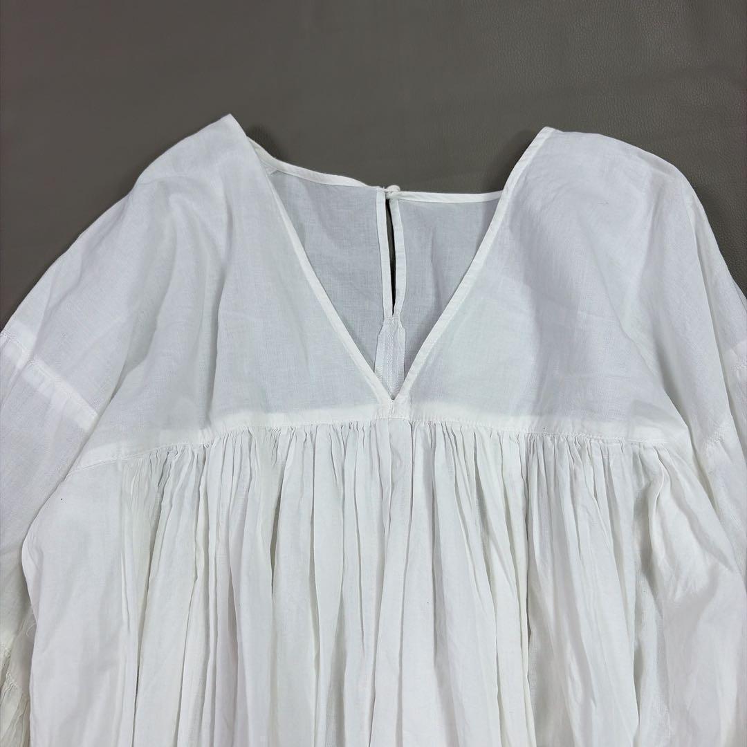 ウィムガゼット THE PAUSE ギャザーフレア Vネック ブラウス ホワイト